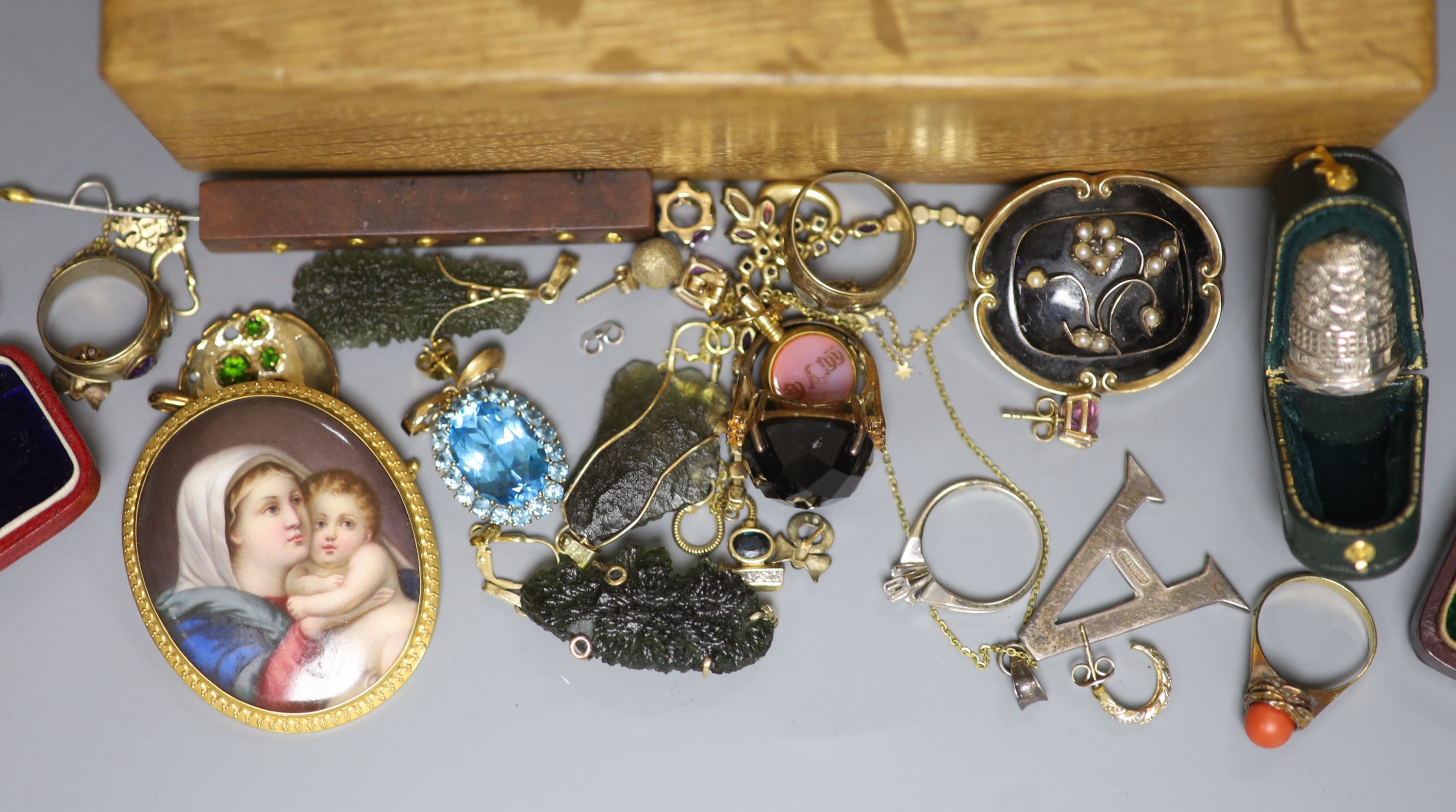 A group of assorted jewellery including two 333 yellow metal dress rings including coral set, a Victorian yellow metal, seed pearl and black enamel mourning brooch, cased silver Charles Horner thimble etc.